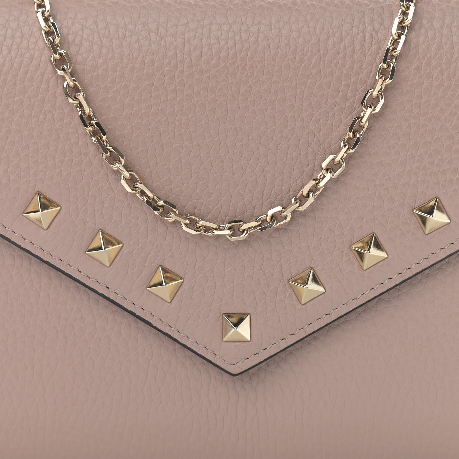 Valentino Garavani Pebbled Calfskin Rockstud Envelope Wallet on Chain Poudre 7 of 10