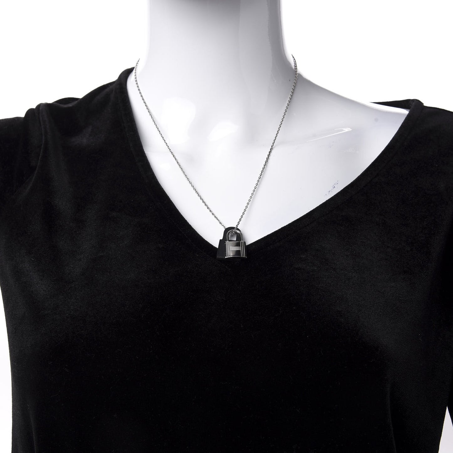 Swift Small O'Kelly Pendant Necklace Black