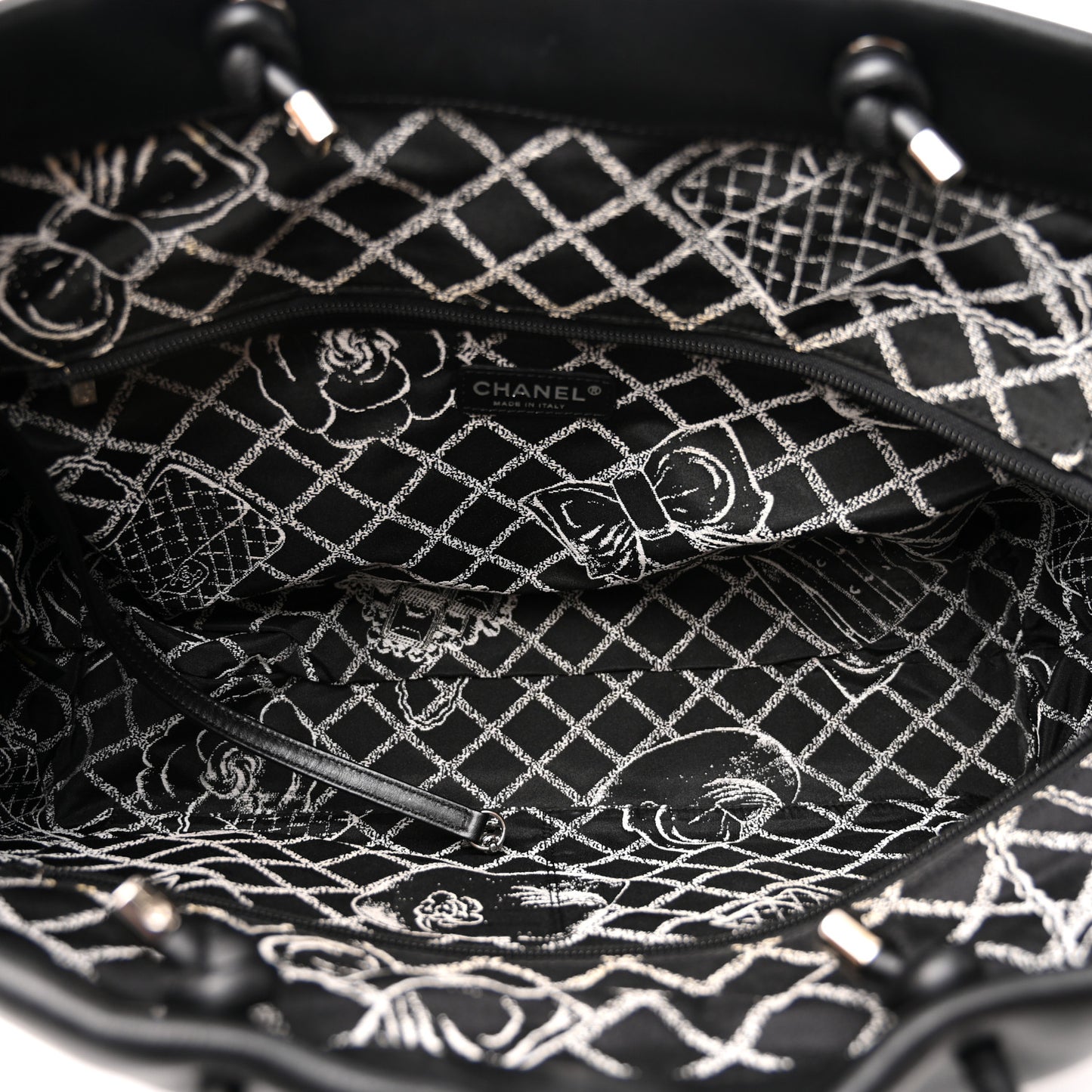 Calfskin Large Essential 31 Rue Cambon Tote Black