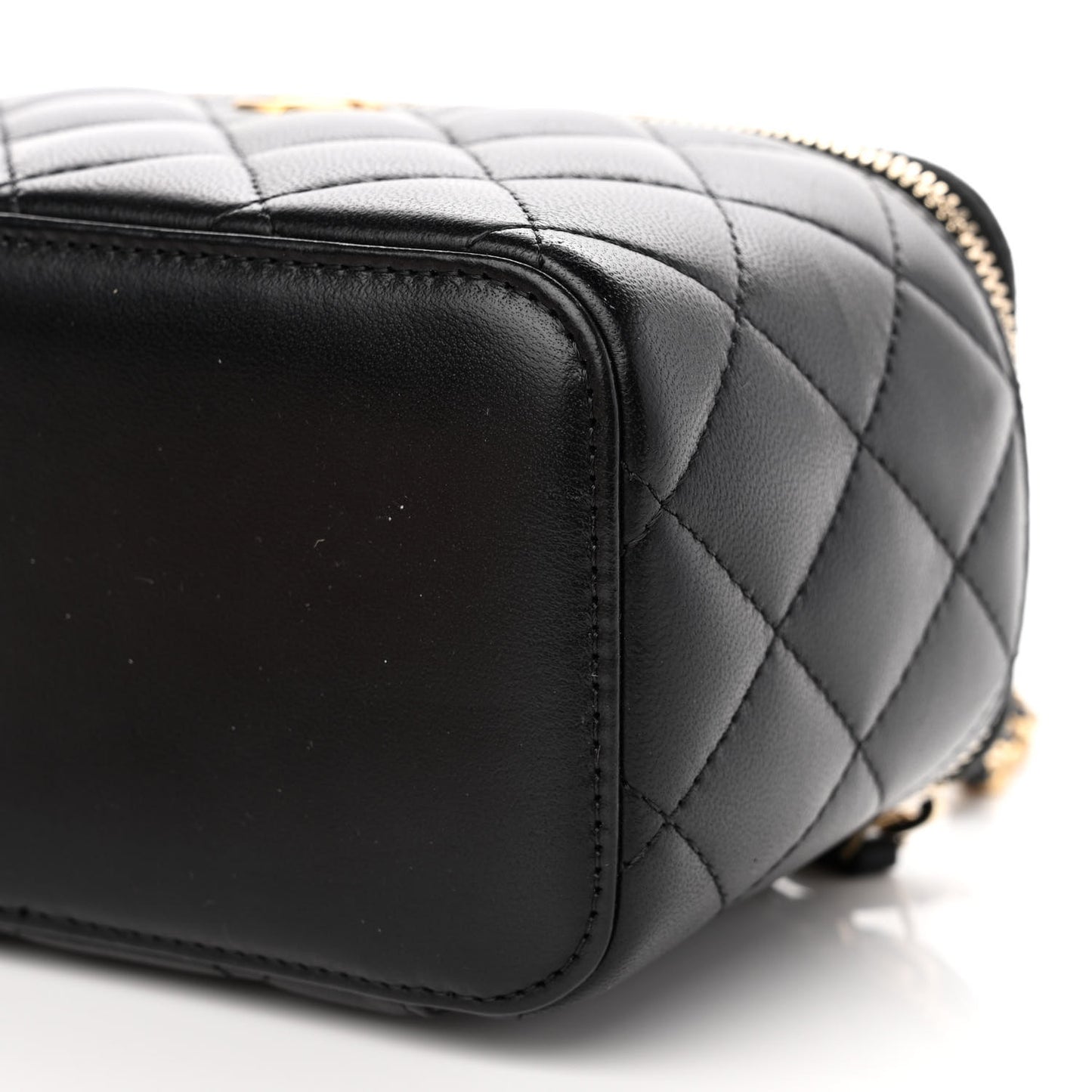Lambskin Quilted Small Pearl Crush Vanity Case With Chain Black