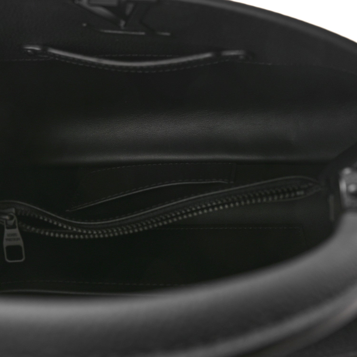 Louis Vuitton Taurillon Capucines East West MM Matte Black 5 of 8