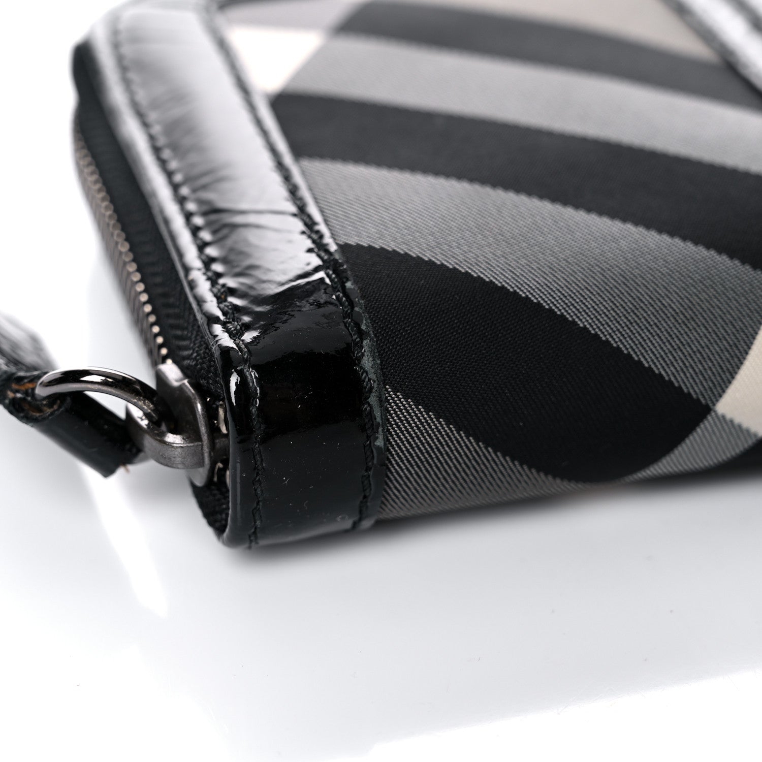 Burberry Beat Check Large Ziggy Zip Around Wallet Black 13 of 15