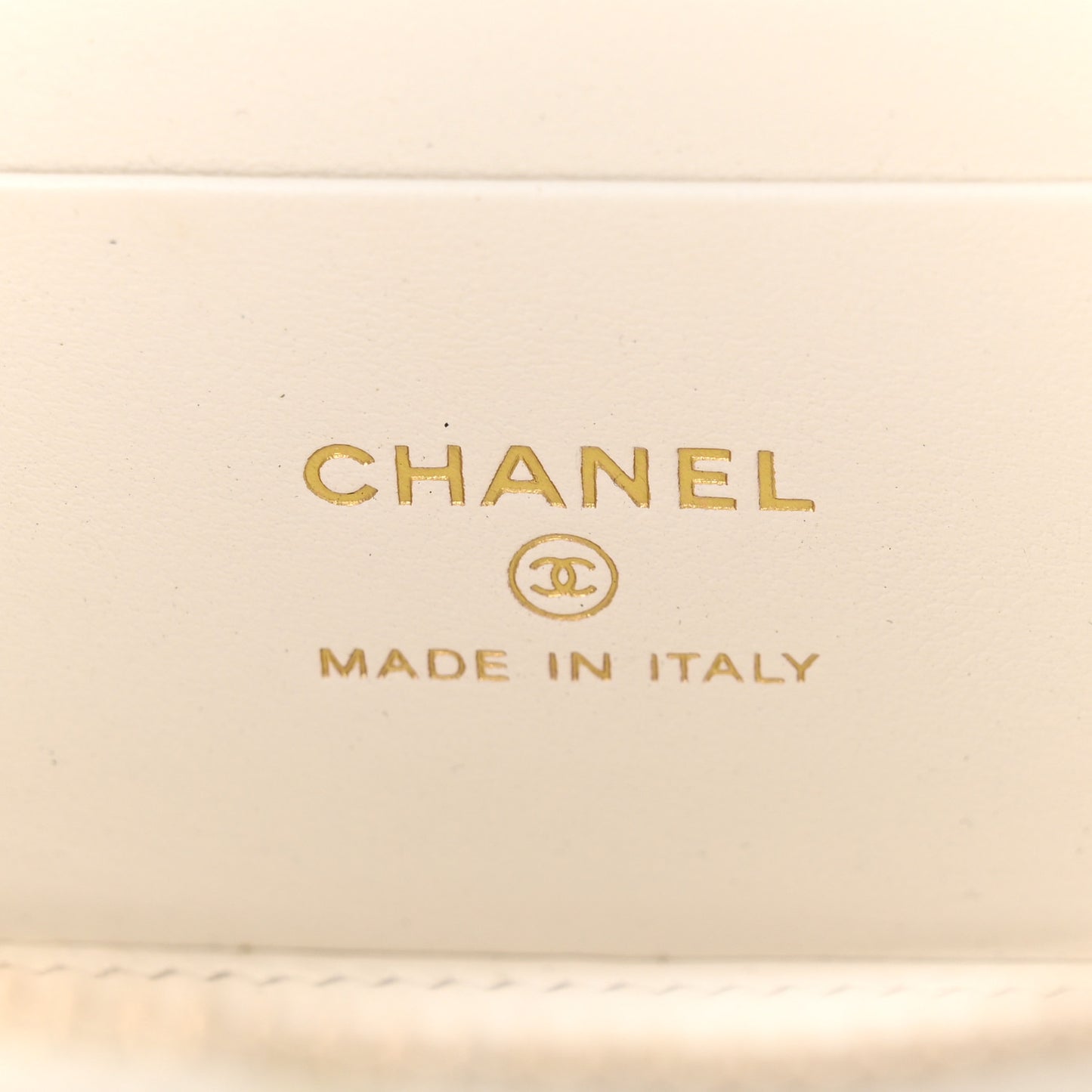 Caviar Quilted Small Vanity Case With Chain White