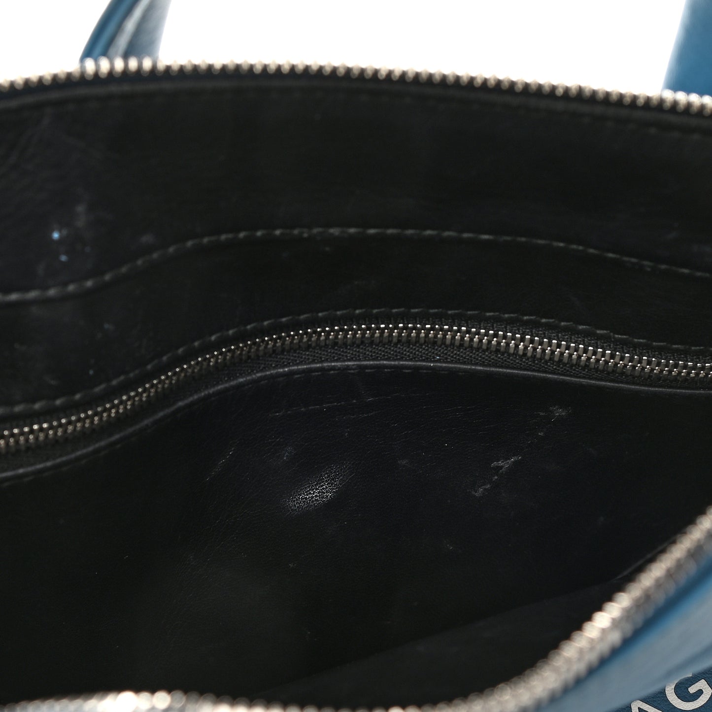 Calfskin S Triangle Duffle Bleu Persan