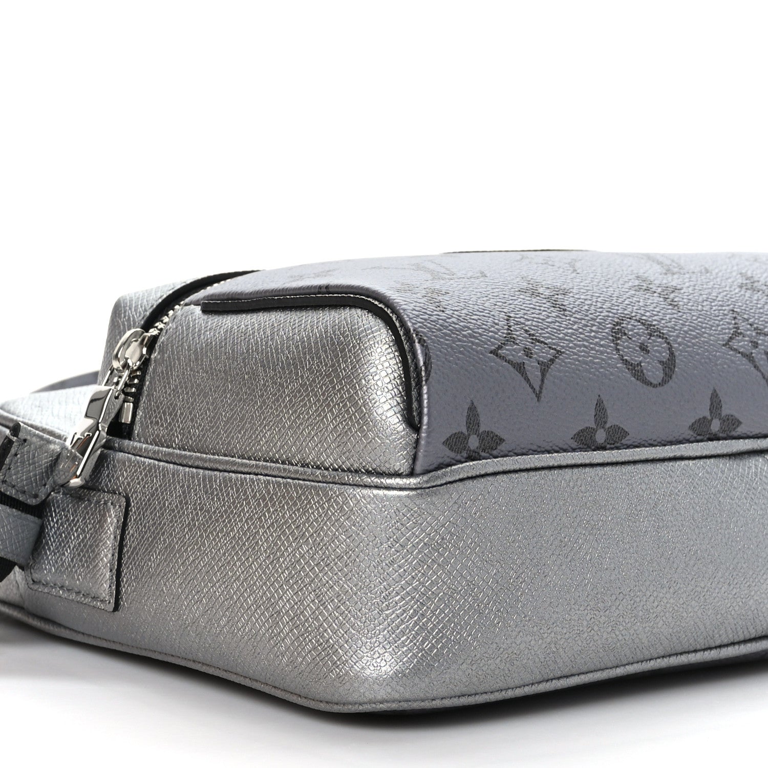 Louis Vuitton Taigarama Outdoor Messenger Gunmetal 8 of 9