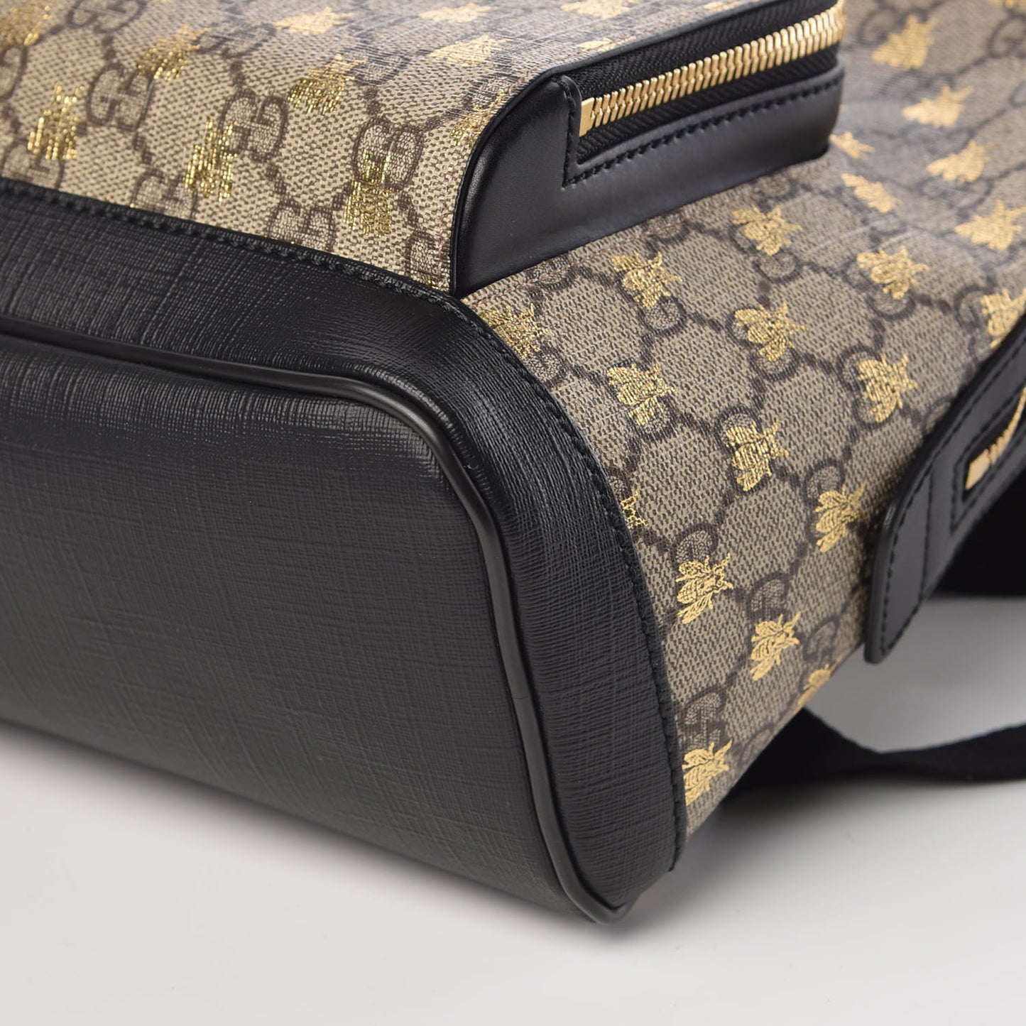 GG Supreme Monogram Bees Print Small Day Backpack Beige Oro Black