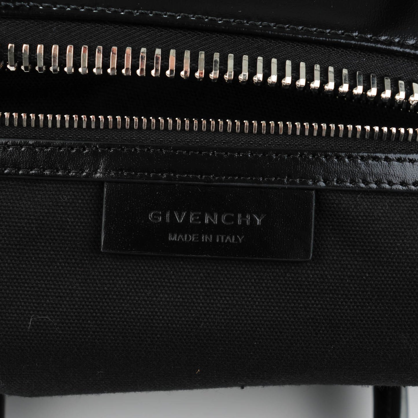 Shiny Lord Calfskin Medium Antigona Black