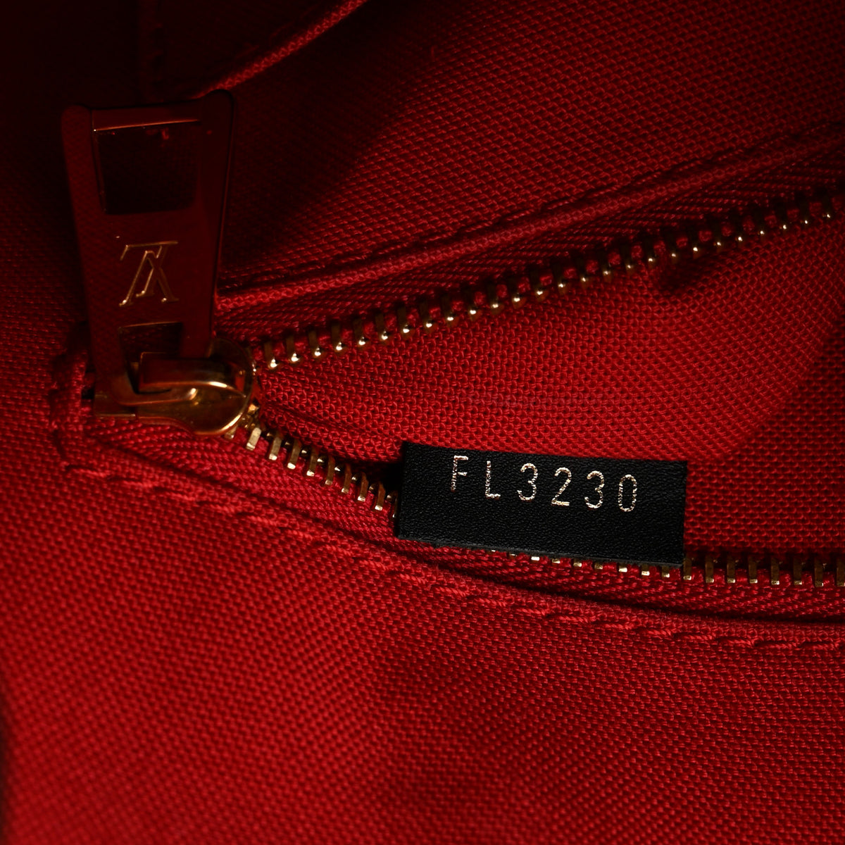 Reverse Monogram Giant Onthego MM
