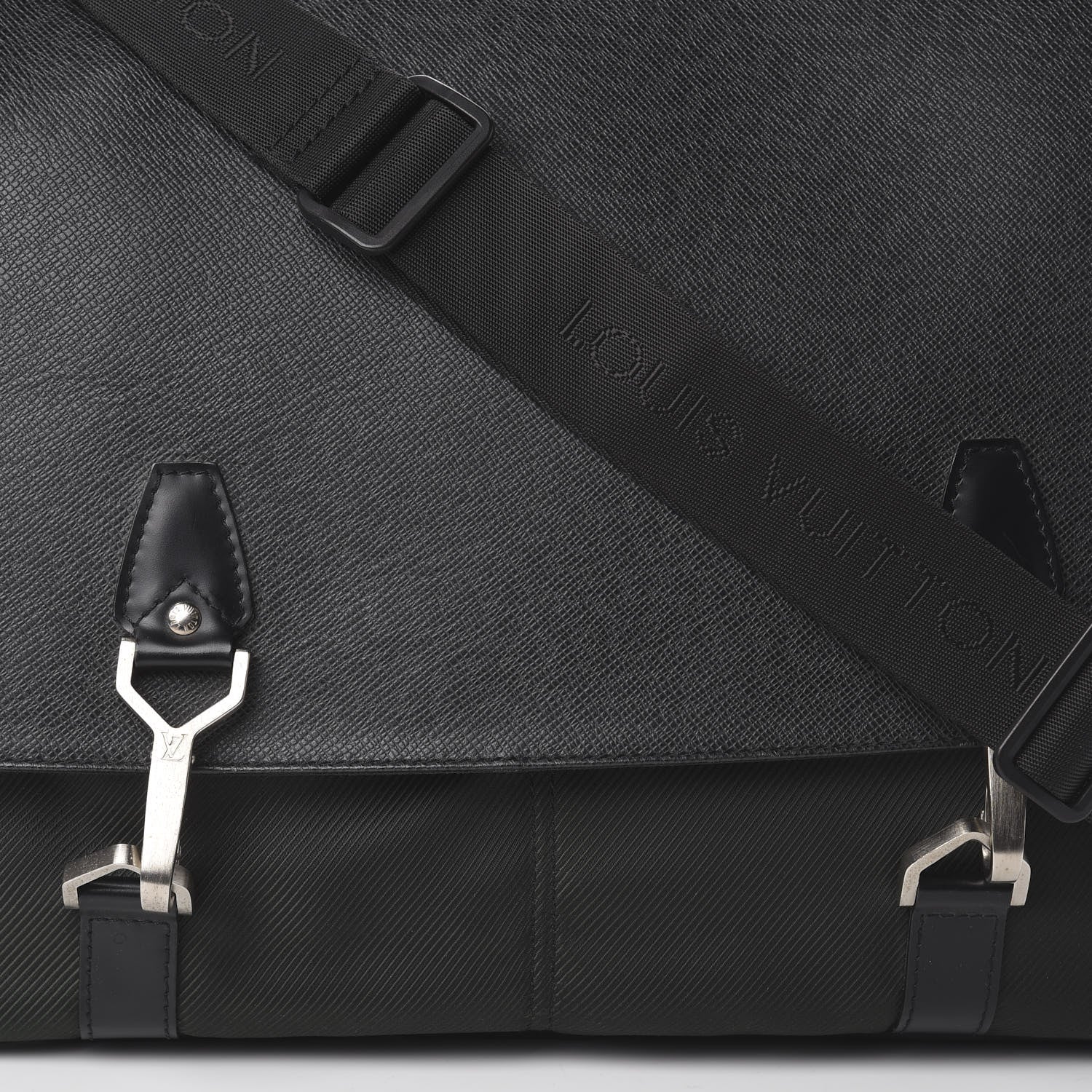 Louis Vuitton Taiga Dersou Messenger Bag Ardoise 8 of 8