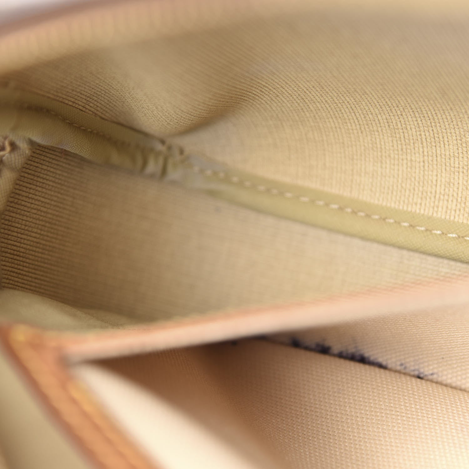 Louis Vuitton Monogram Reporter PM 10 of 15