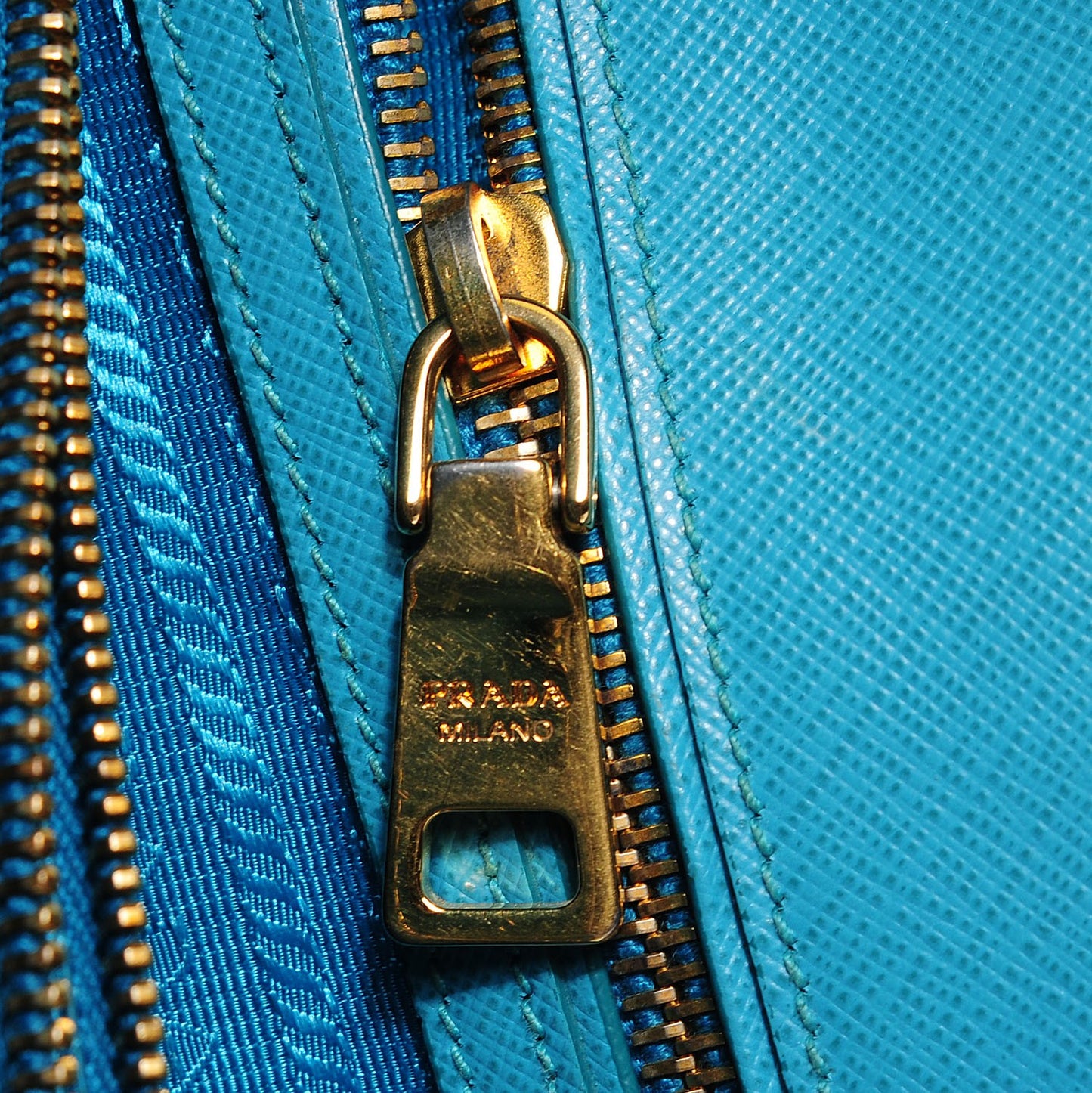 Saffiano Lux Large Promenade Tote Turchese