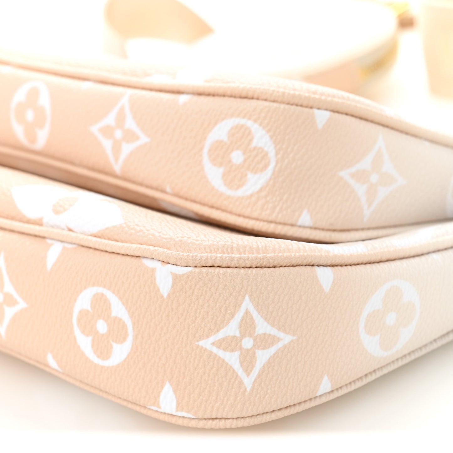 Monogram Giant By The Pool Multi Pochette Accessories Brume