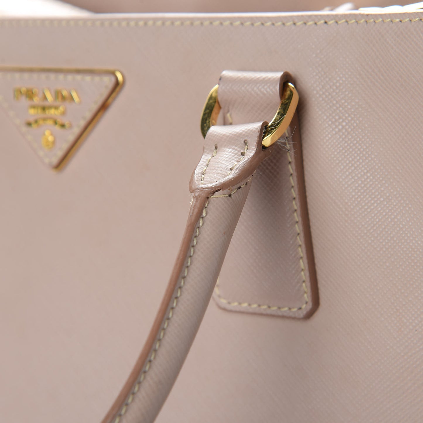 Saffiano Lux Medium Tote Cammeo