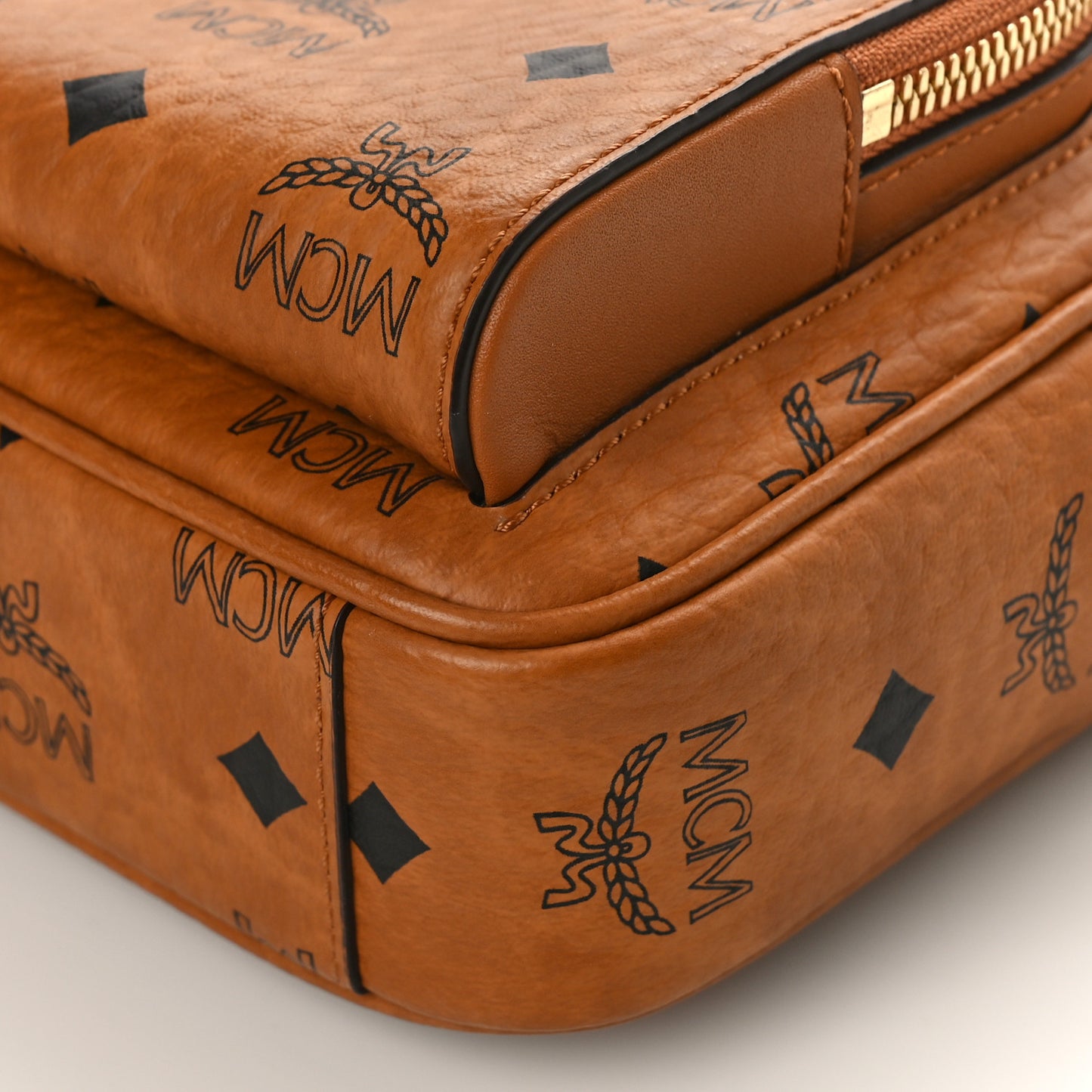 Visetos Klassik Crossbody Bag Cognac