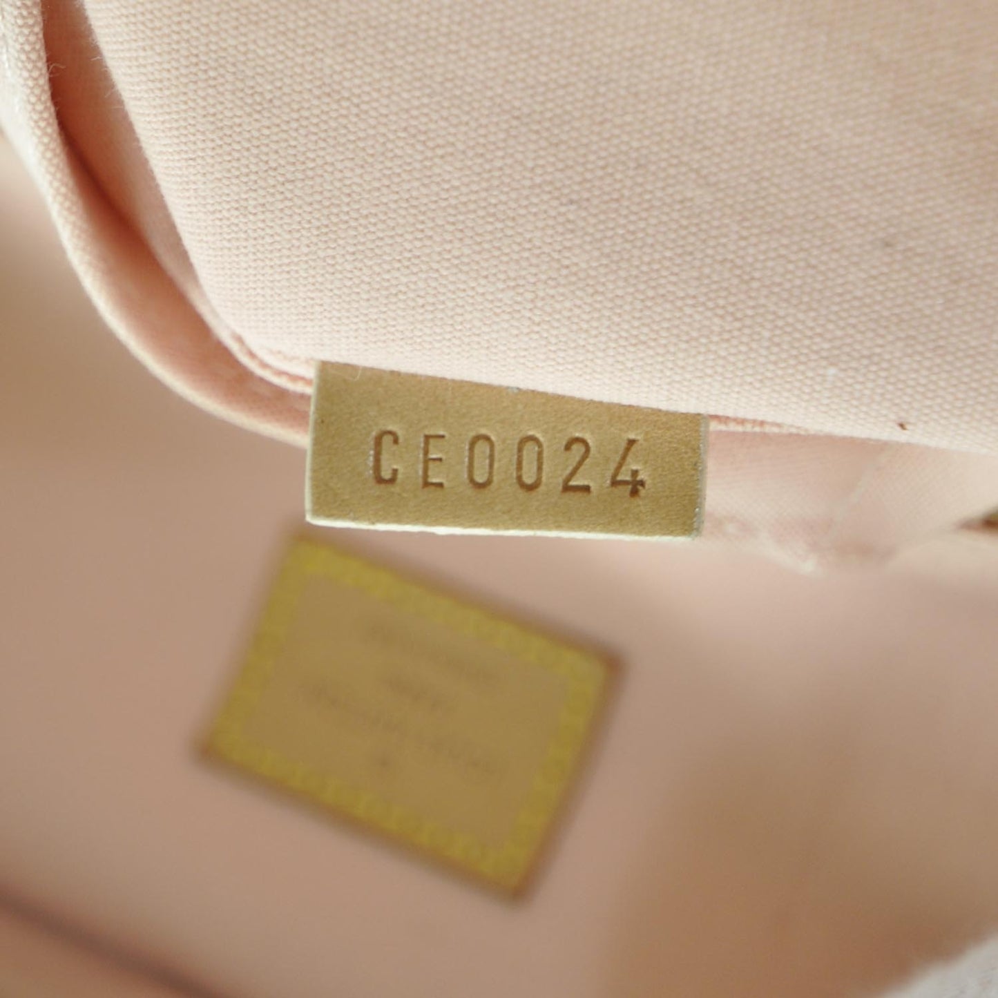 Vernis Sullivan Vertical Marshmallow