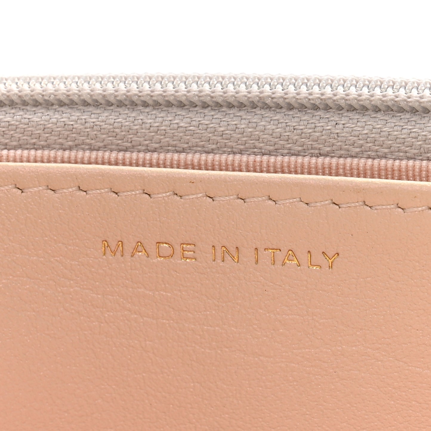 Iridescent Lambskin Quilted Wallet On Chain WOC Ivory