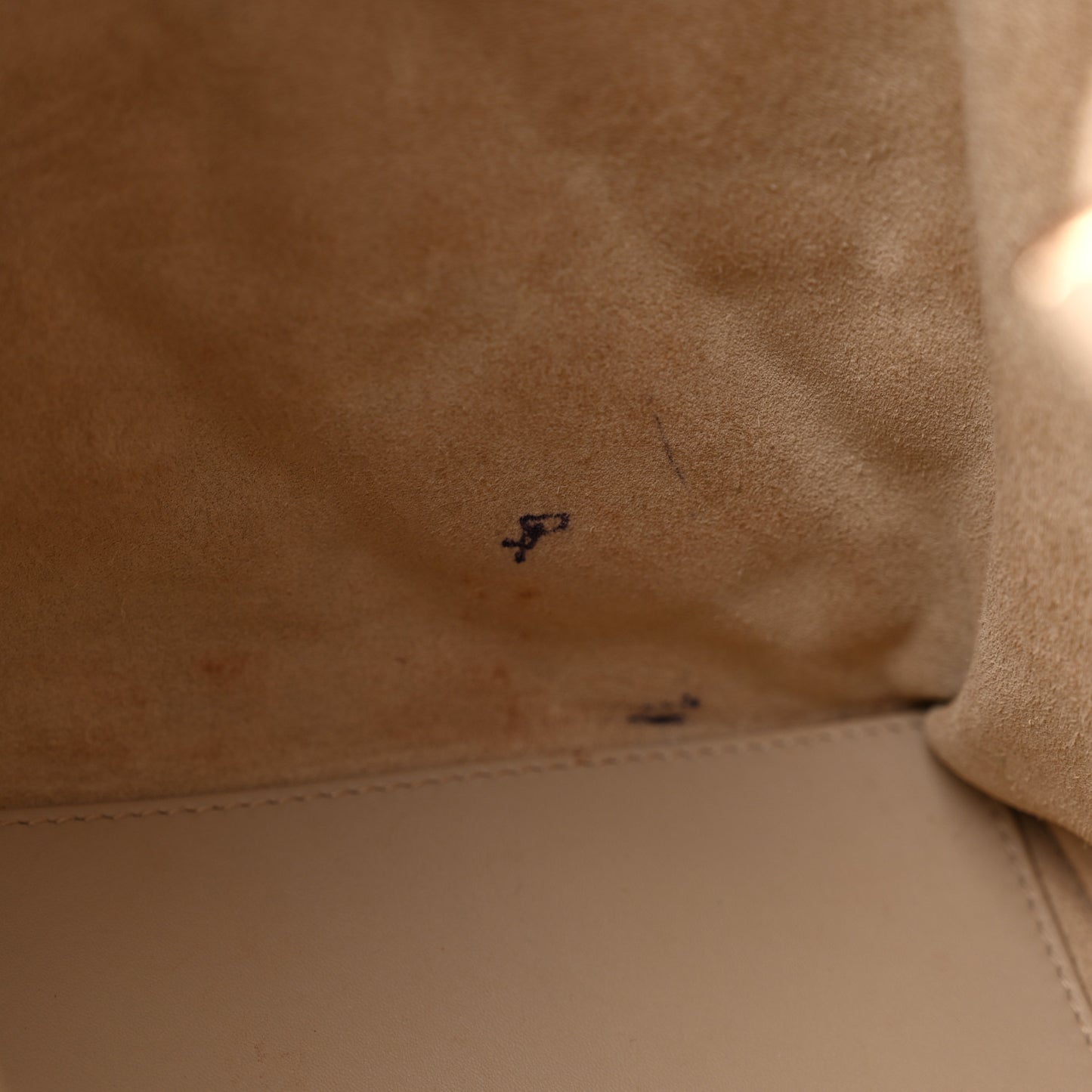 Calfskin Macrocannage Medium Toujours Powder Beige