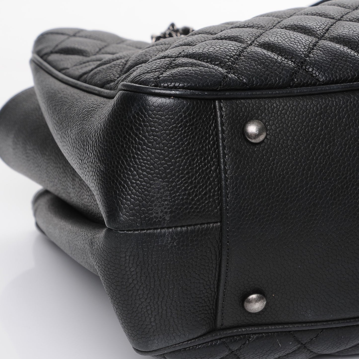 Caviar Quilted Medium Rock In Rome Tote Black