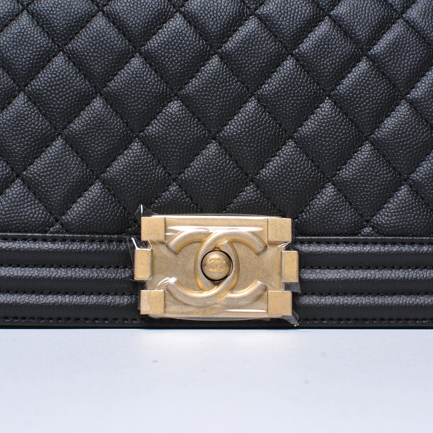 Caviar Quilted Medium Boy Flap Black