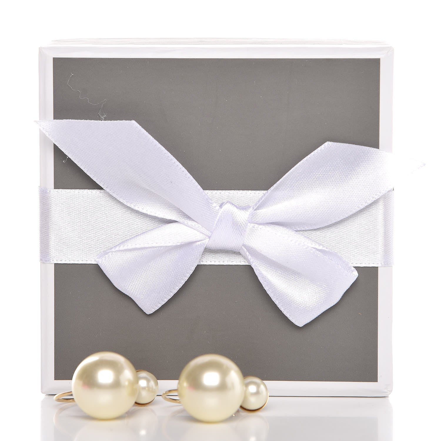 Christian Dior Pearl Ultradior Earrings Cream 4 of 4