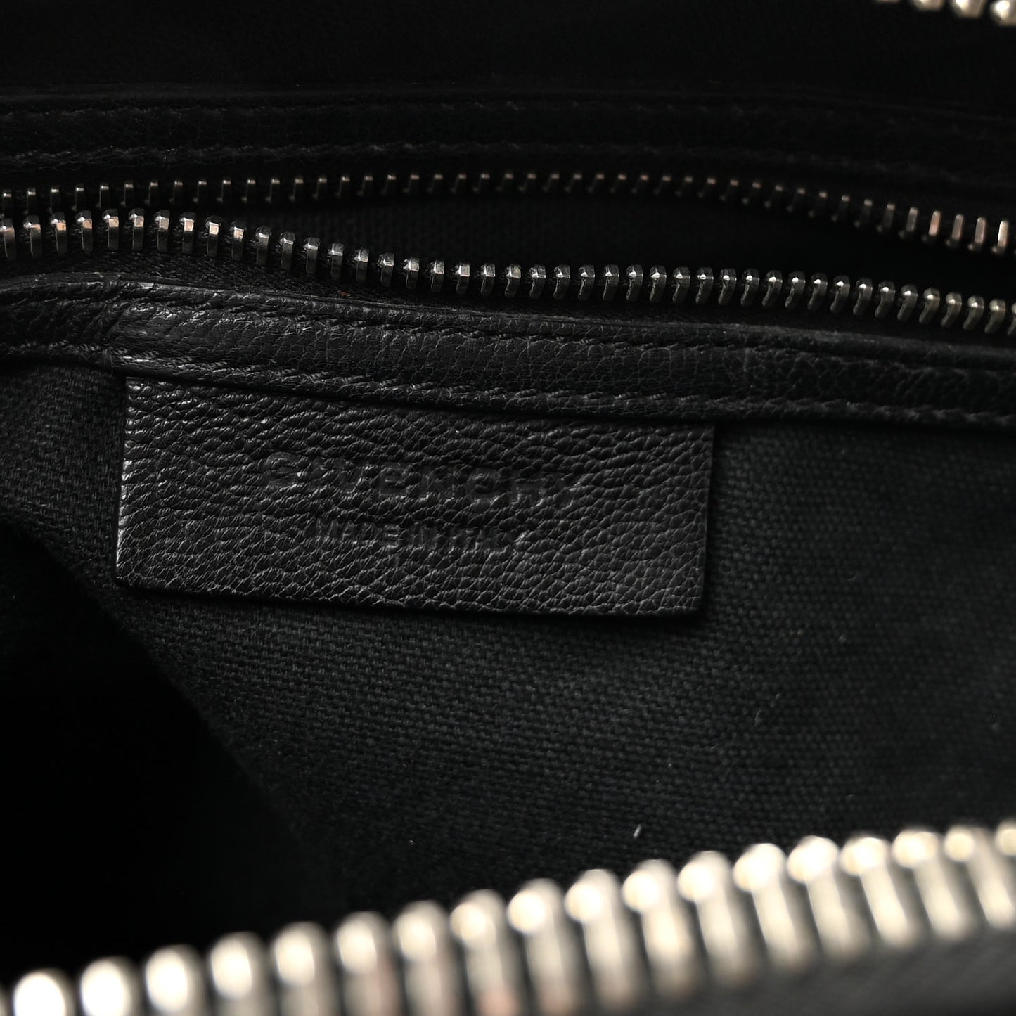 Sugar Goatskin Medium Antigona Black