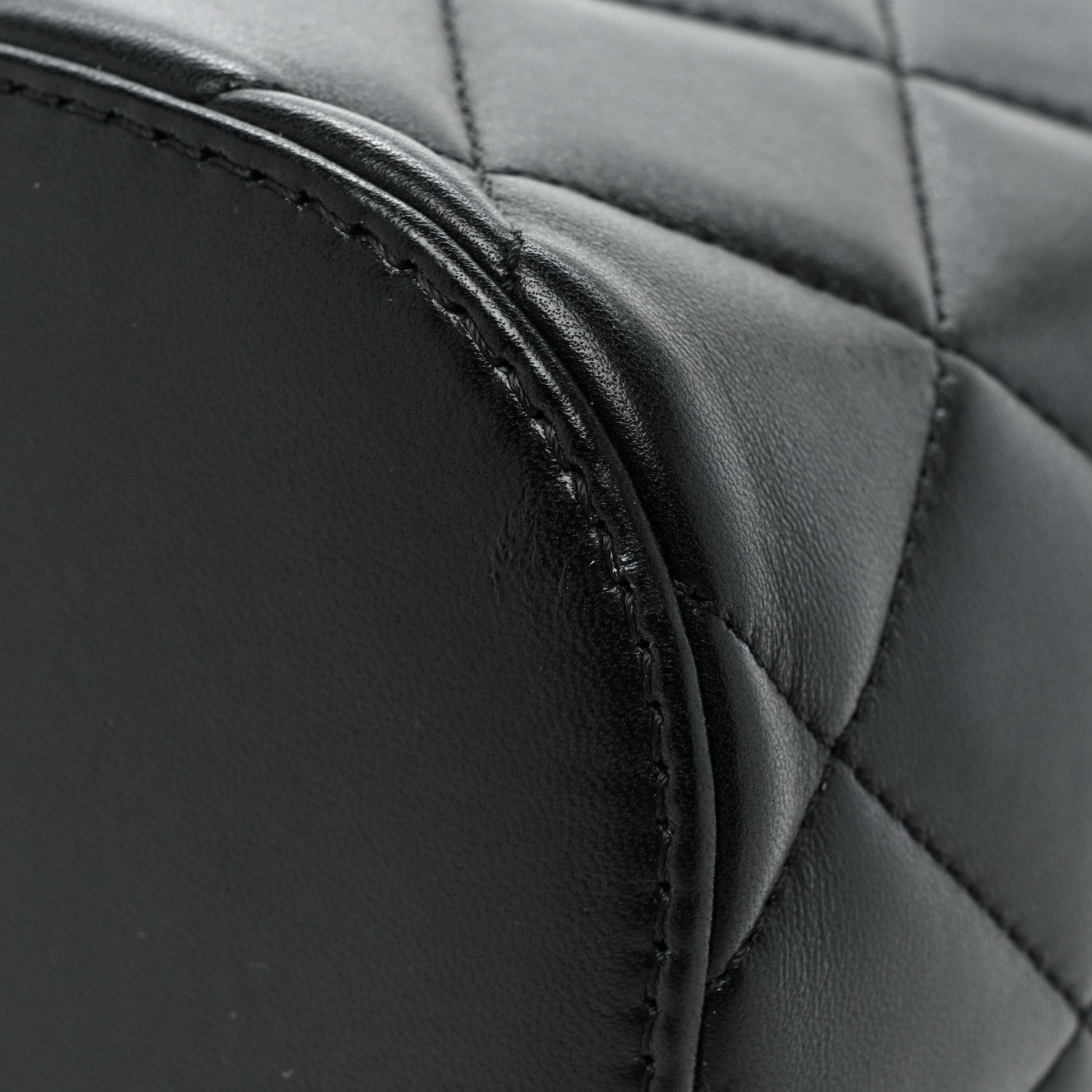 Chanel Lambskin Quilted Trendy Vanity Case Black 16 of 17