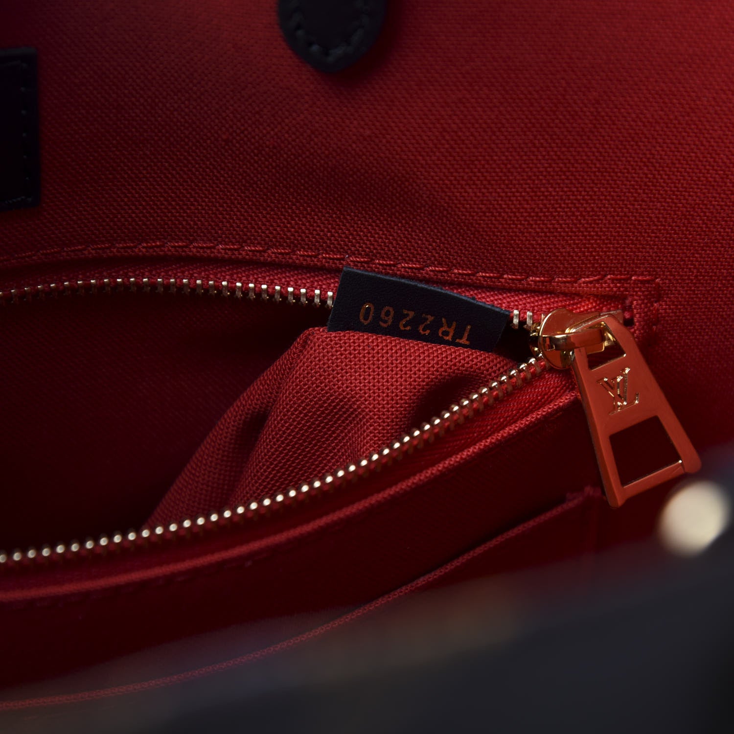 Louis Vuitton Reverse Monogram Giant Onthego MM 8 of 9