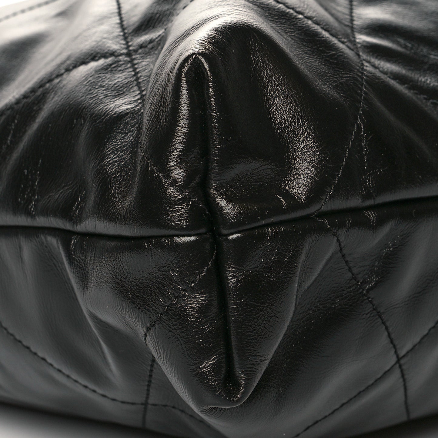 Shiny Calfskin Quilted Chanel 22 Black