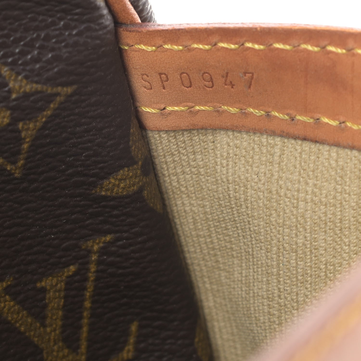 Louis Vuitton Monogram Reporter PM 7 of 14