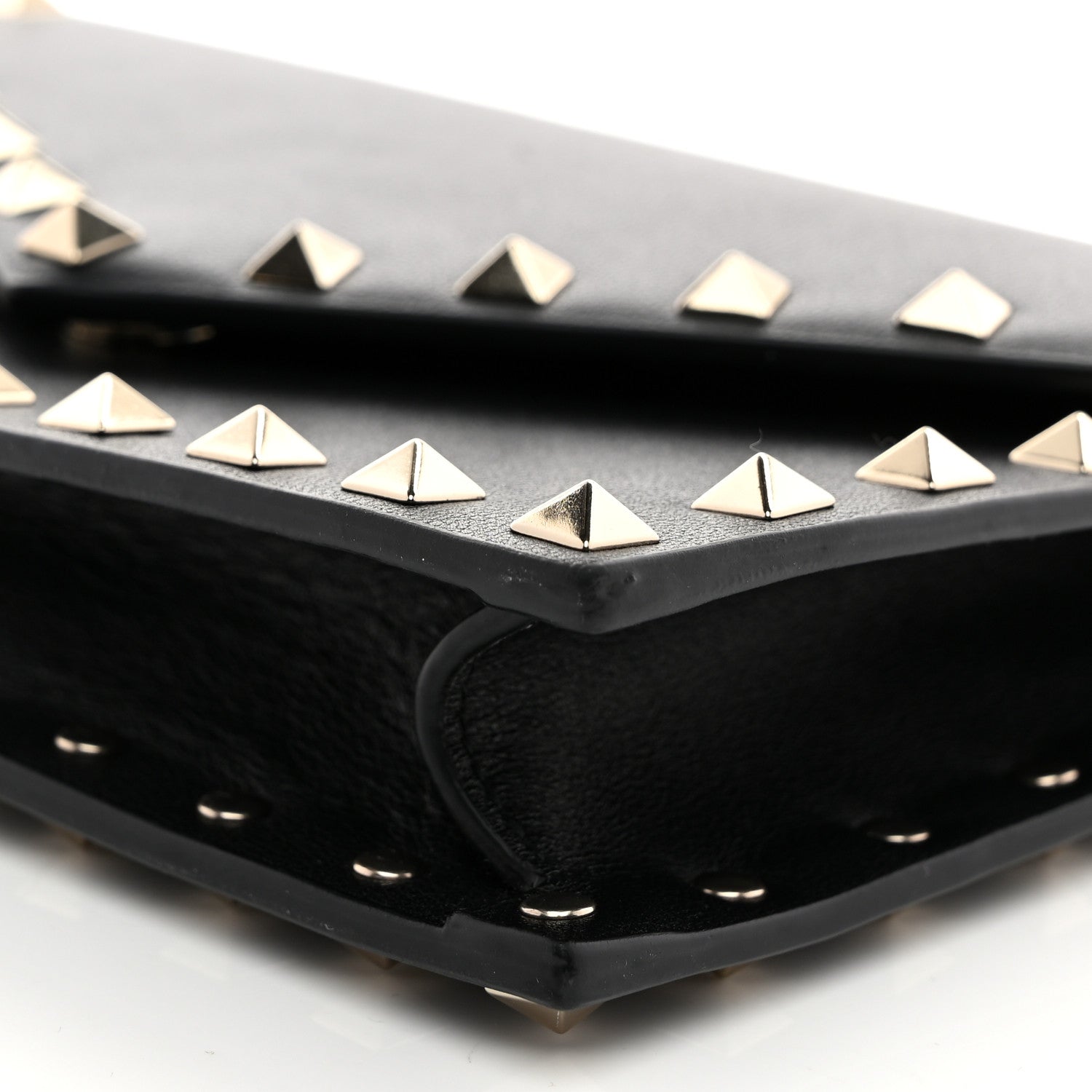 Valentino Garavani Vitello Rockstud Envelope Wallet on Chain Black 10 of 10