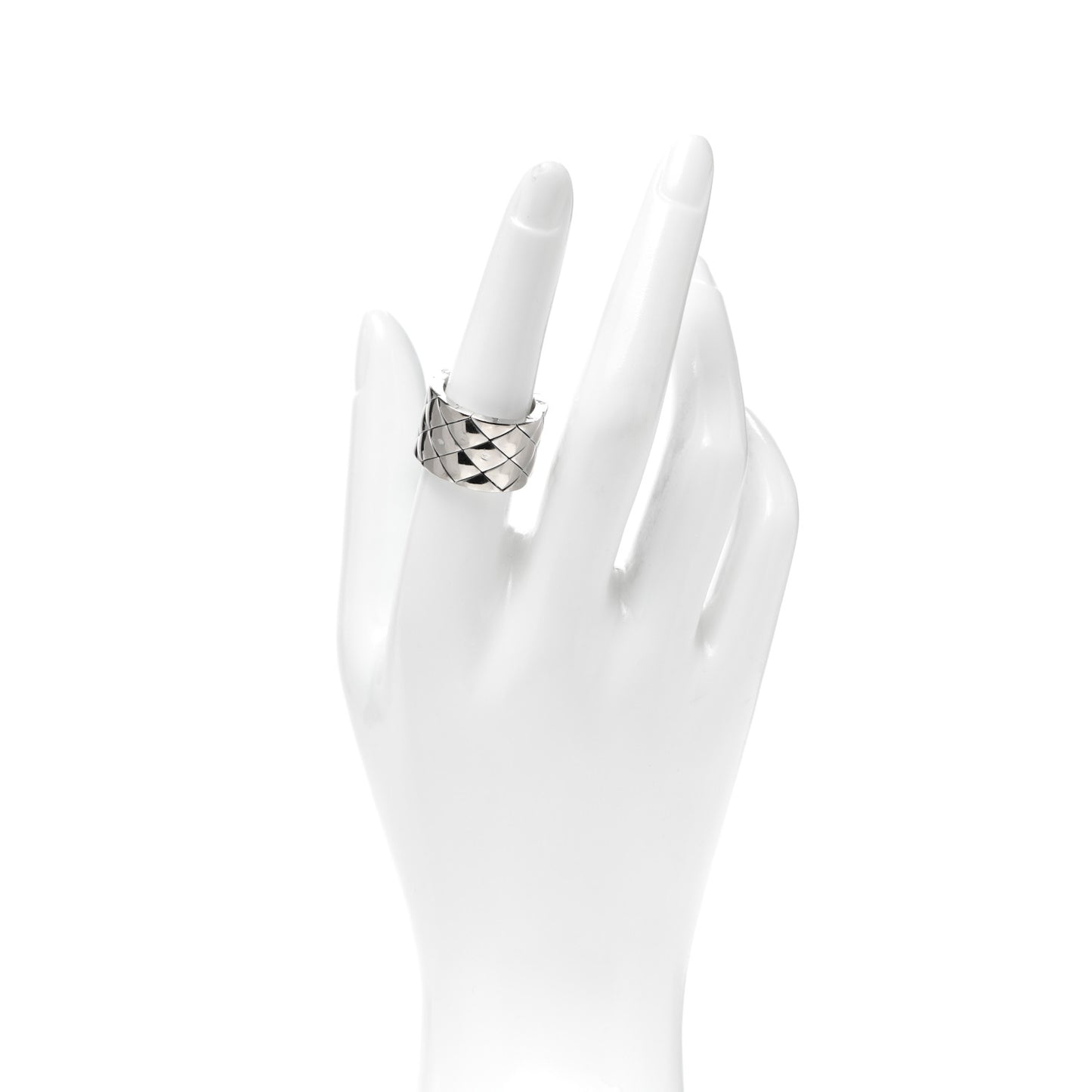 18K White Gold Large Matelasse Ring 53 6.25