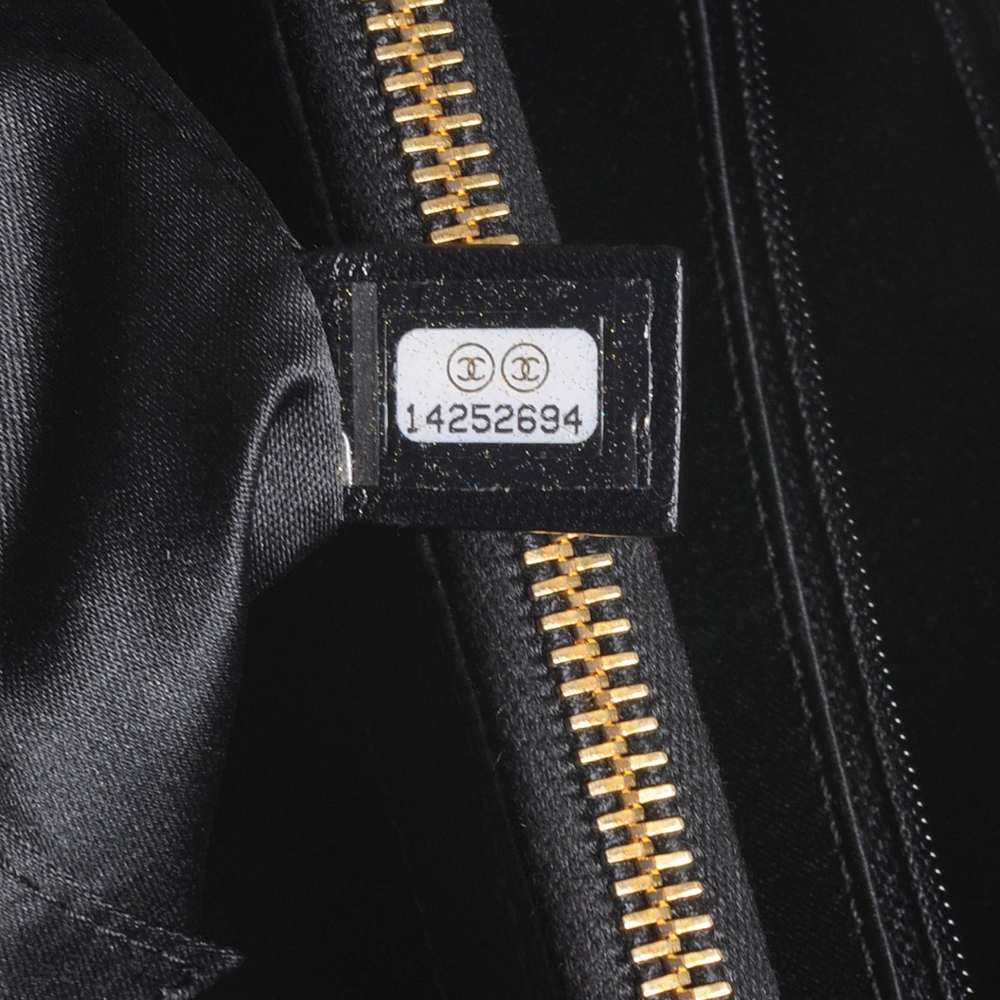 Caviar Grand Shopping Tote GST Black