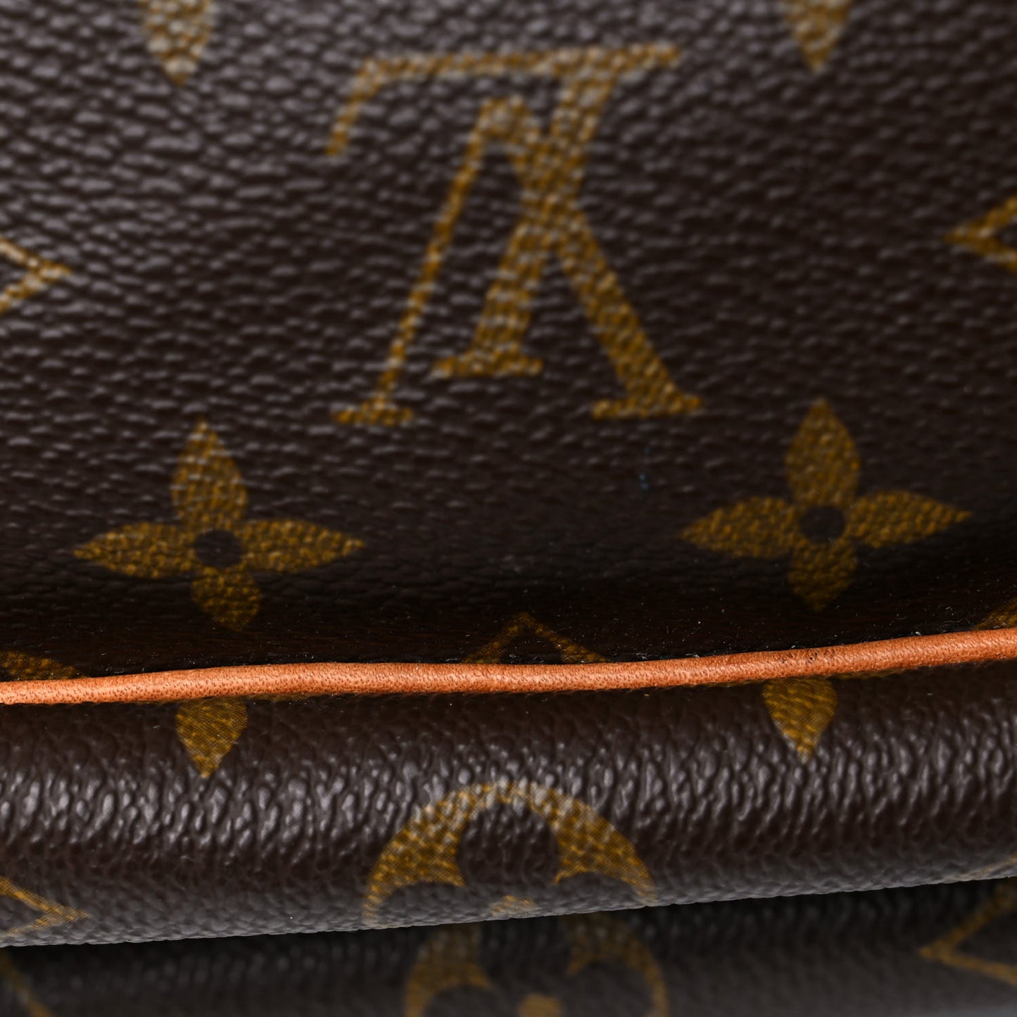Monogram Saumur 43