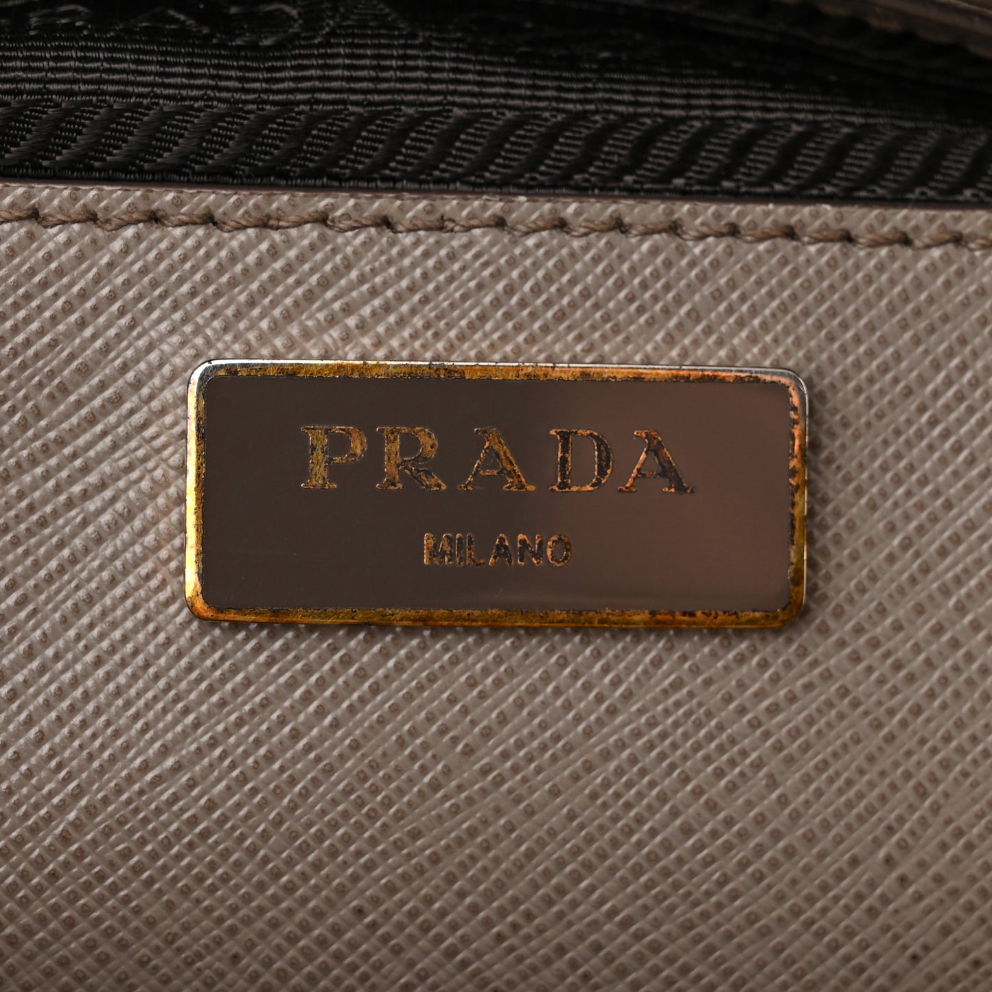 Saffiano Medium Galleria Double Zip Tote Argilla