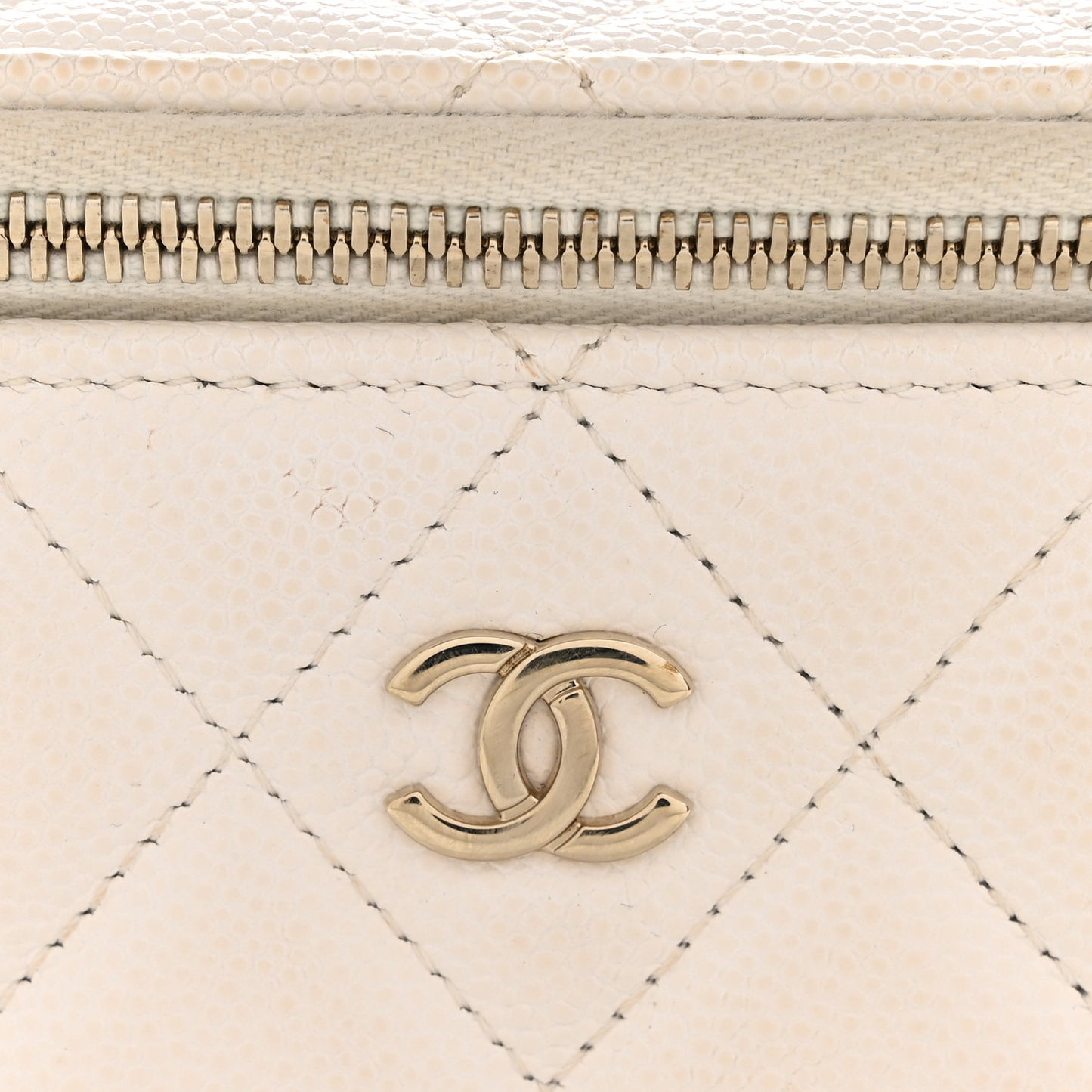 Caviar Quilted Small Vanity Case With Chain White