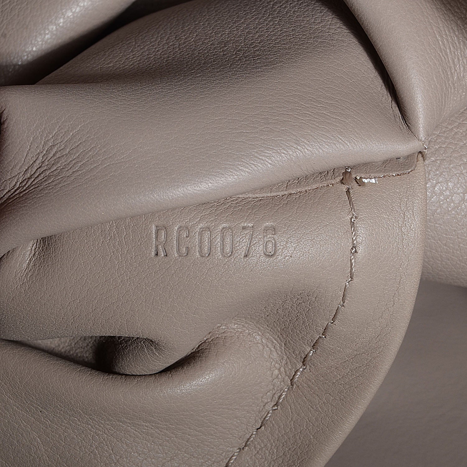 Louis Vuitton Vinyl Monogram Squishy Inventeur White 7 of 7