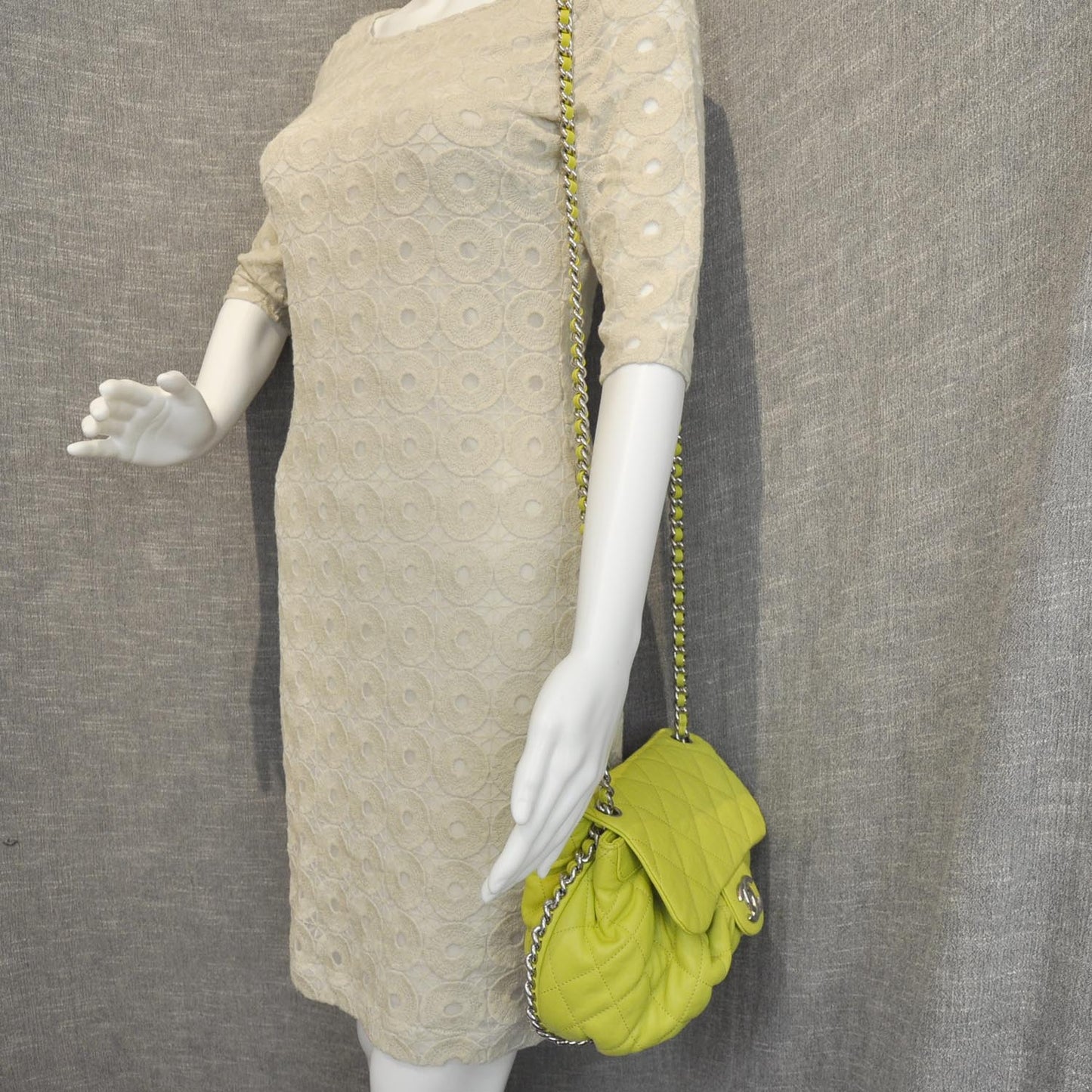 Lambskin Chain Around Medium Messenger Yellow 12C