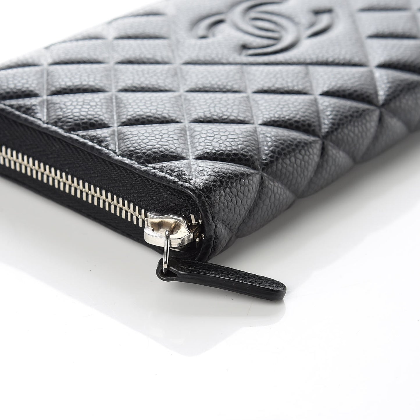 Caviar Quilted Diamond CC Gusset Zip Around Wallet Black