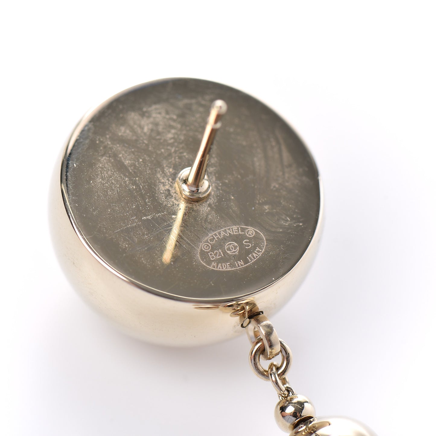 Metal CC Drop Earrings Gold