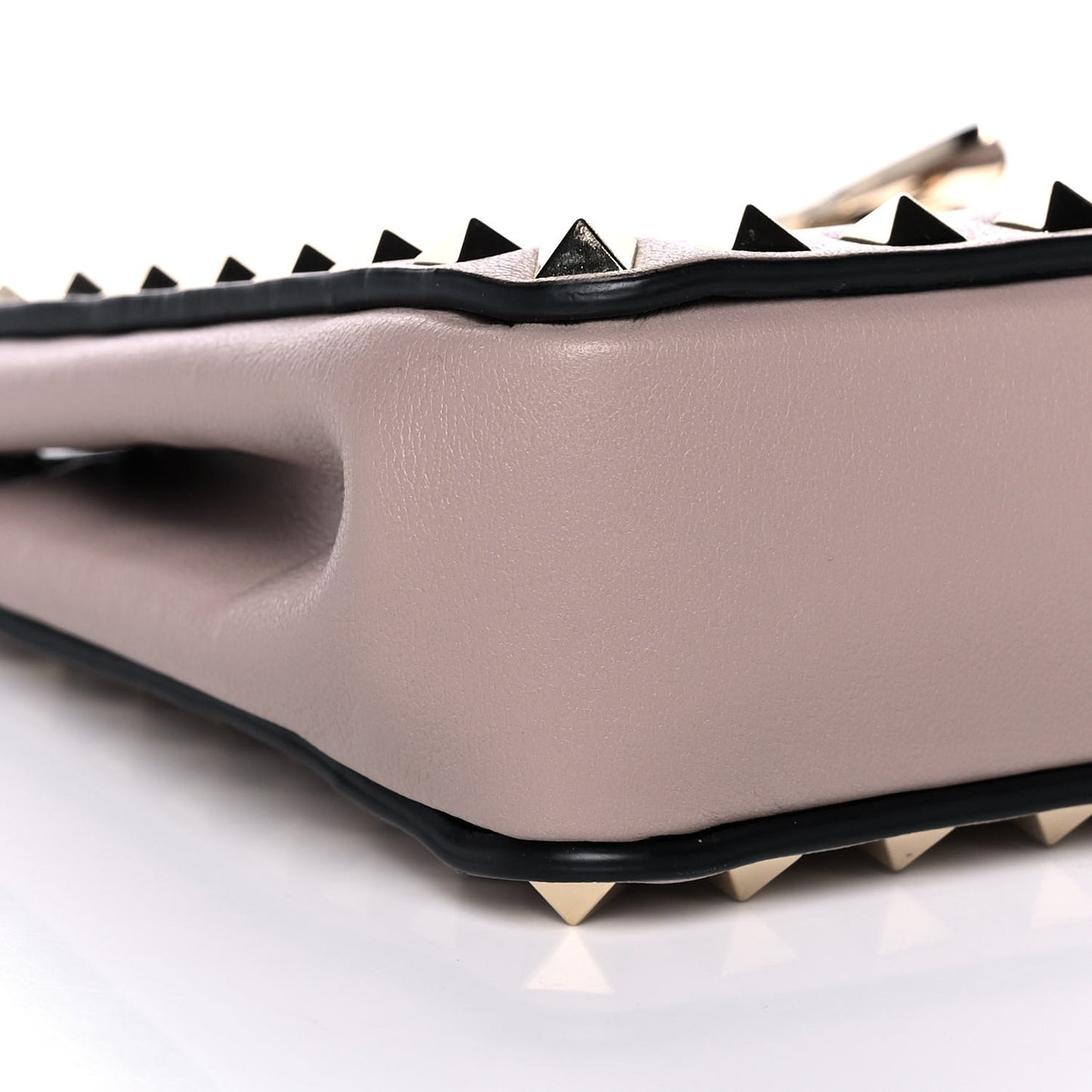 Vitello Rockstud Chain Clutch Poudre
