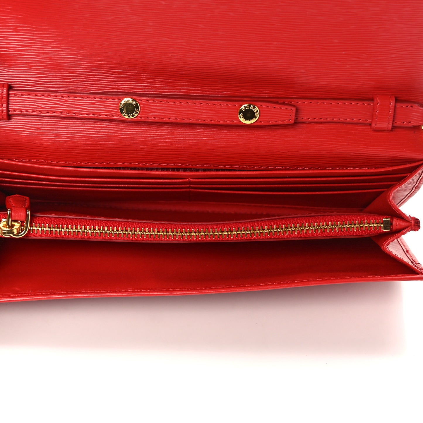 Vitello Move Metal Oro Chain Wallet Lacca