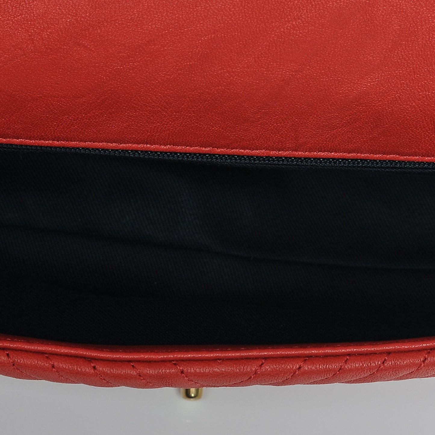Wrinkled Lambskin Chevron Quilted Medium Flap Red