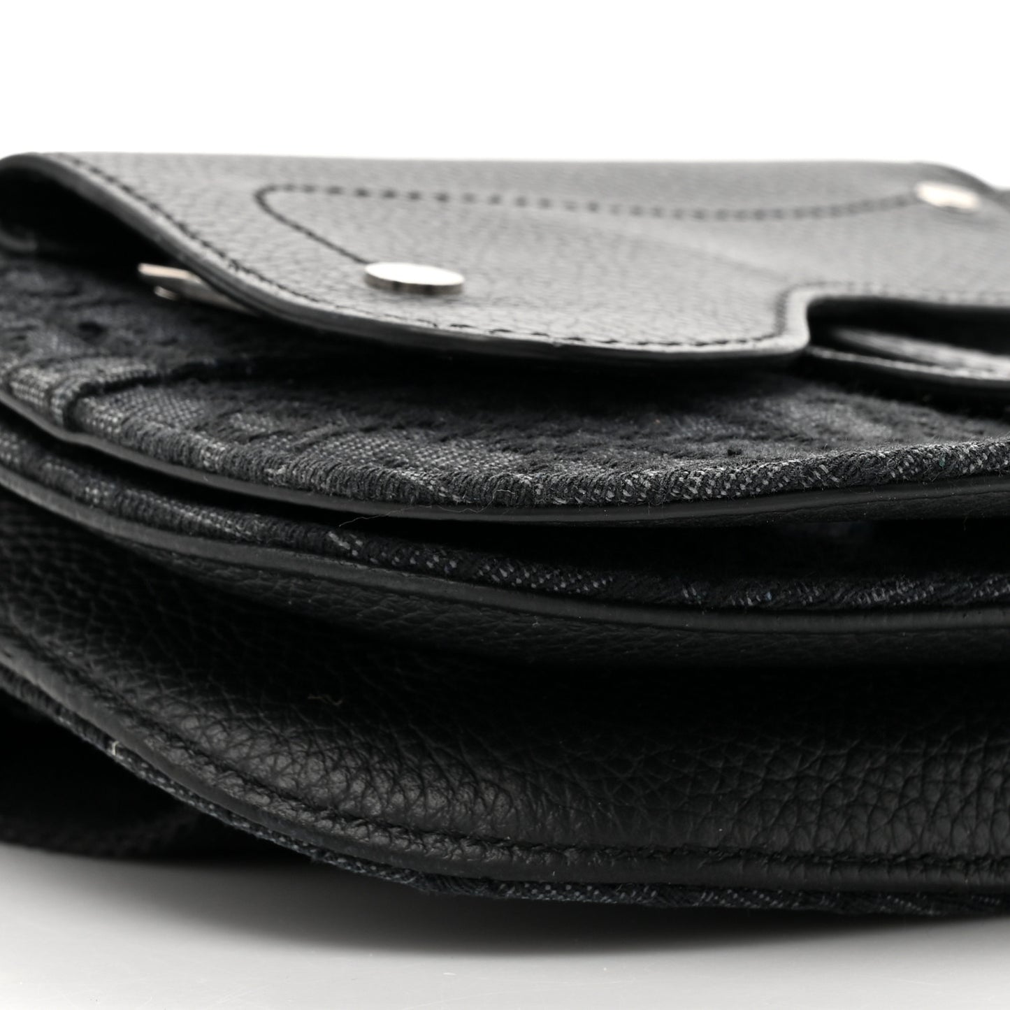 Oblique Saddle Messenger Pouch Black
