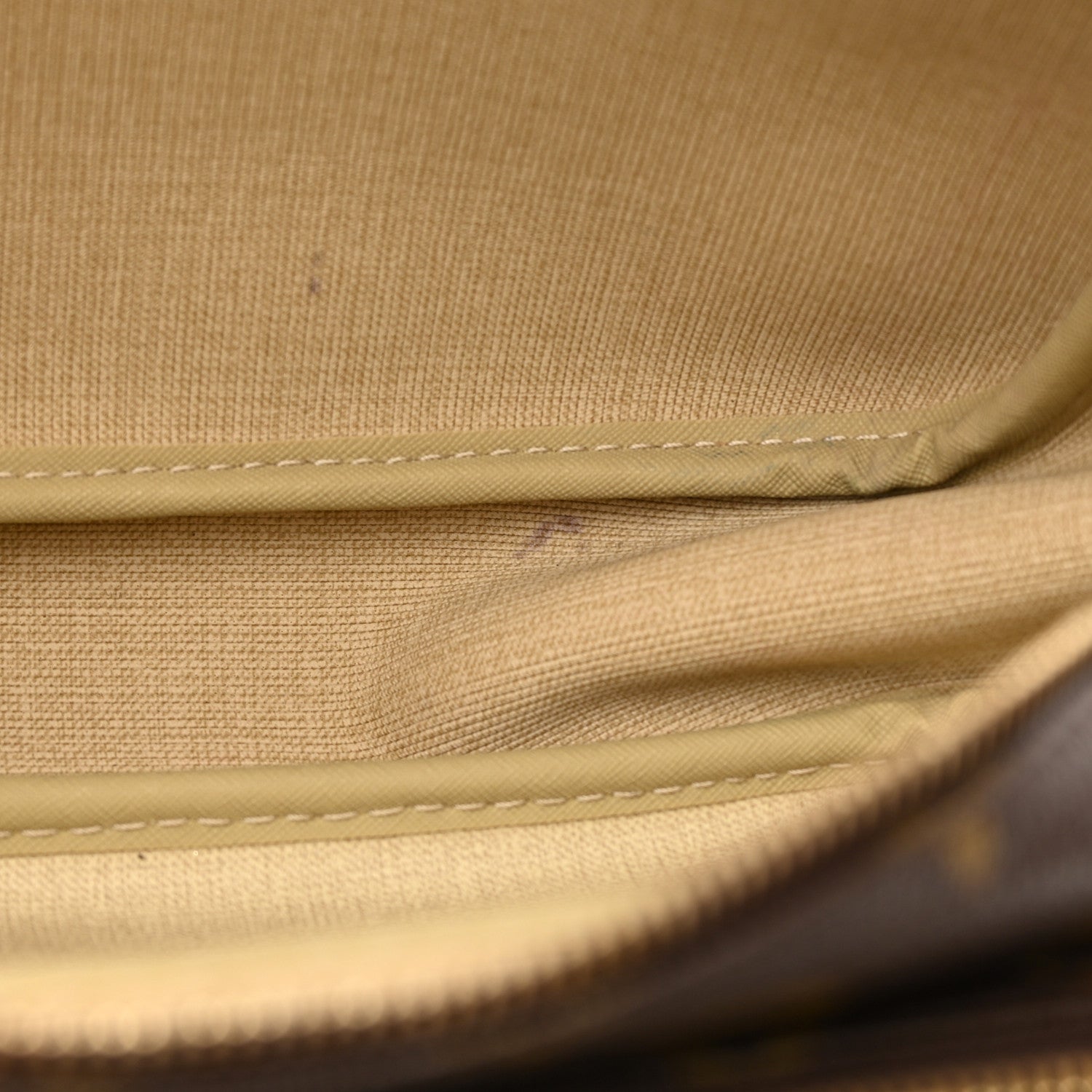 Louis Vuitton Monogram Reporter PM 12 of 19
