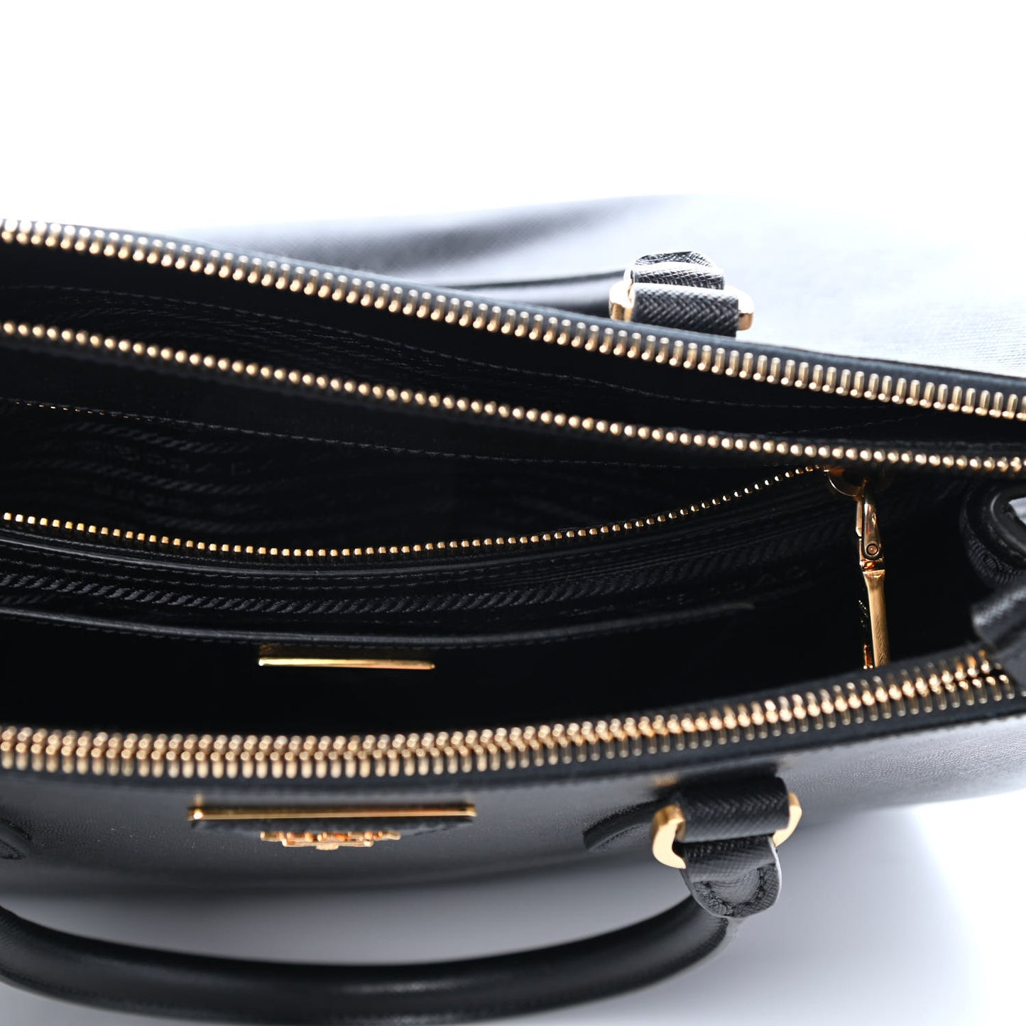 Saffiano Medium Galleria Double Zip Tote Black