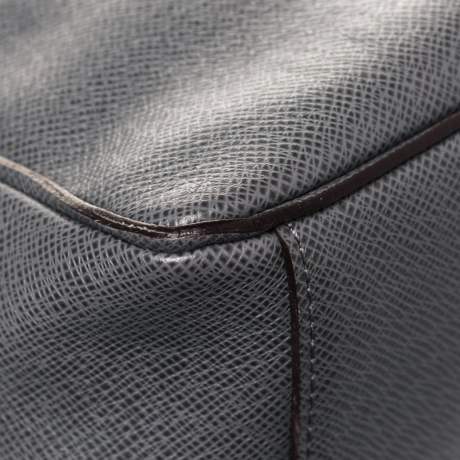 Louis Vuitton Taiga Milo Messenger Glacier 9 of 11