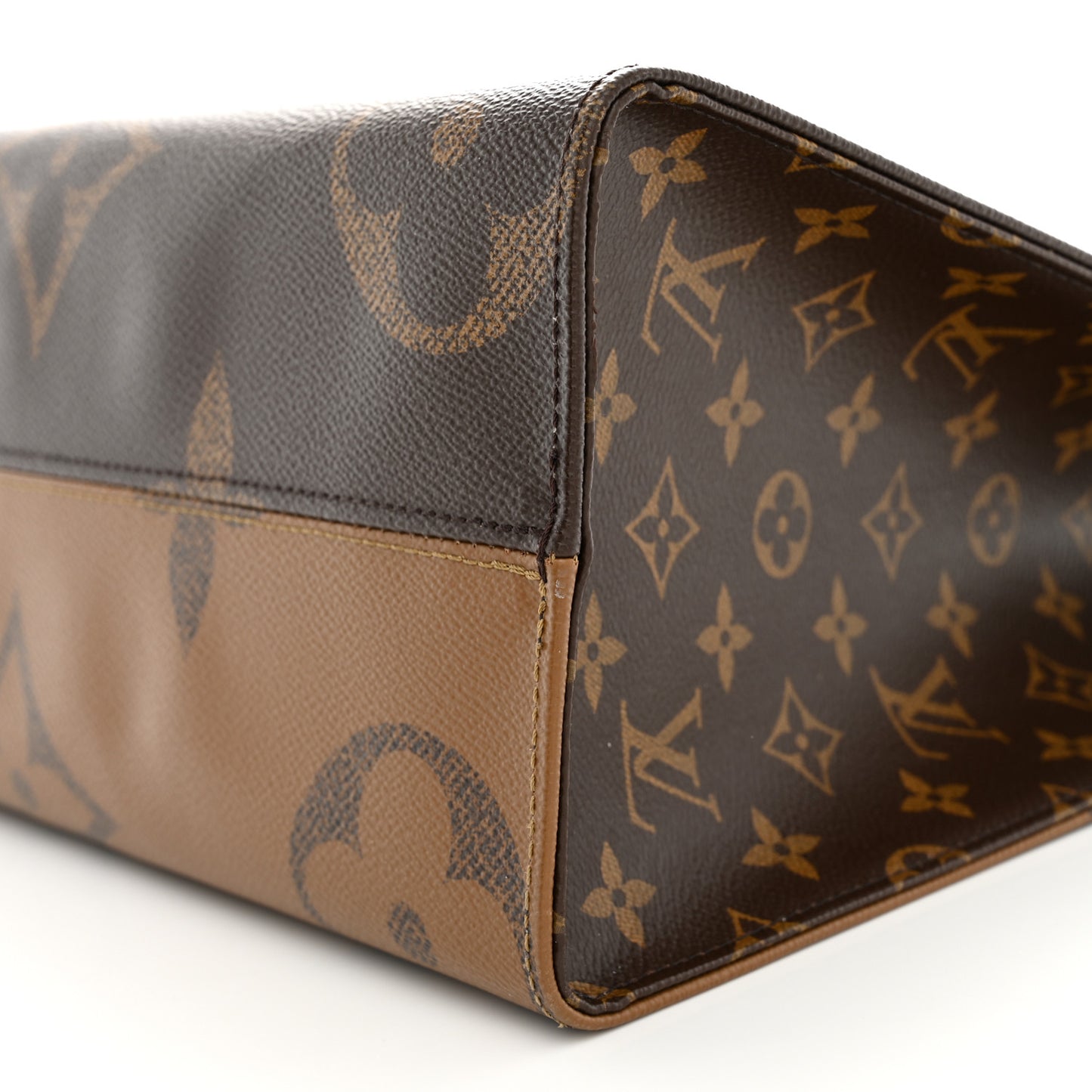 Reverse Monogram Giant Onthego MM