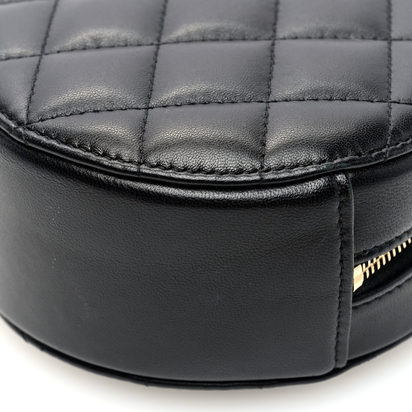 Lambskin Quilted Romance Round Clutch With Chain Black