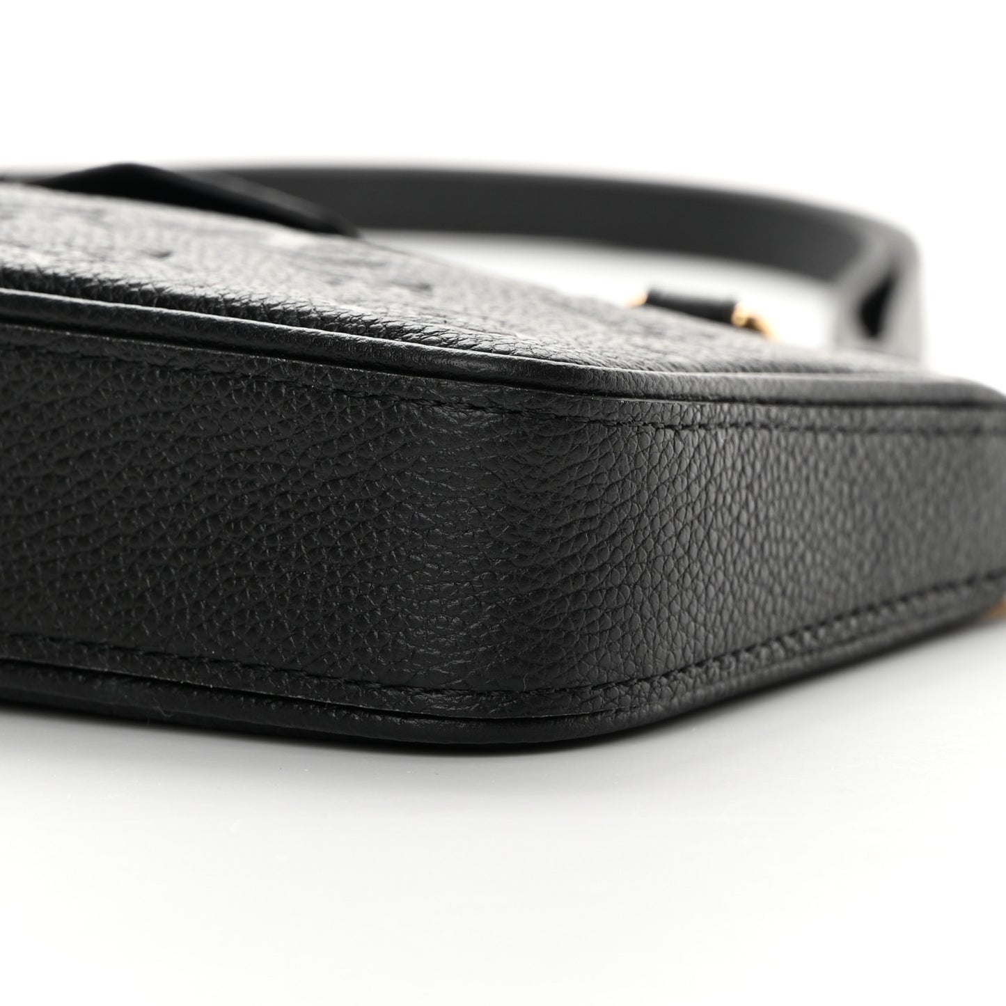 Empreinte Easy Pouch On Strap Black