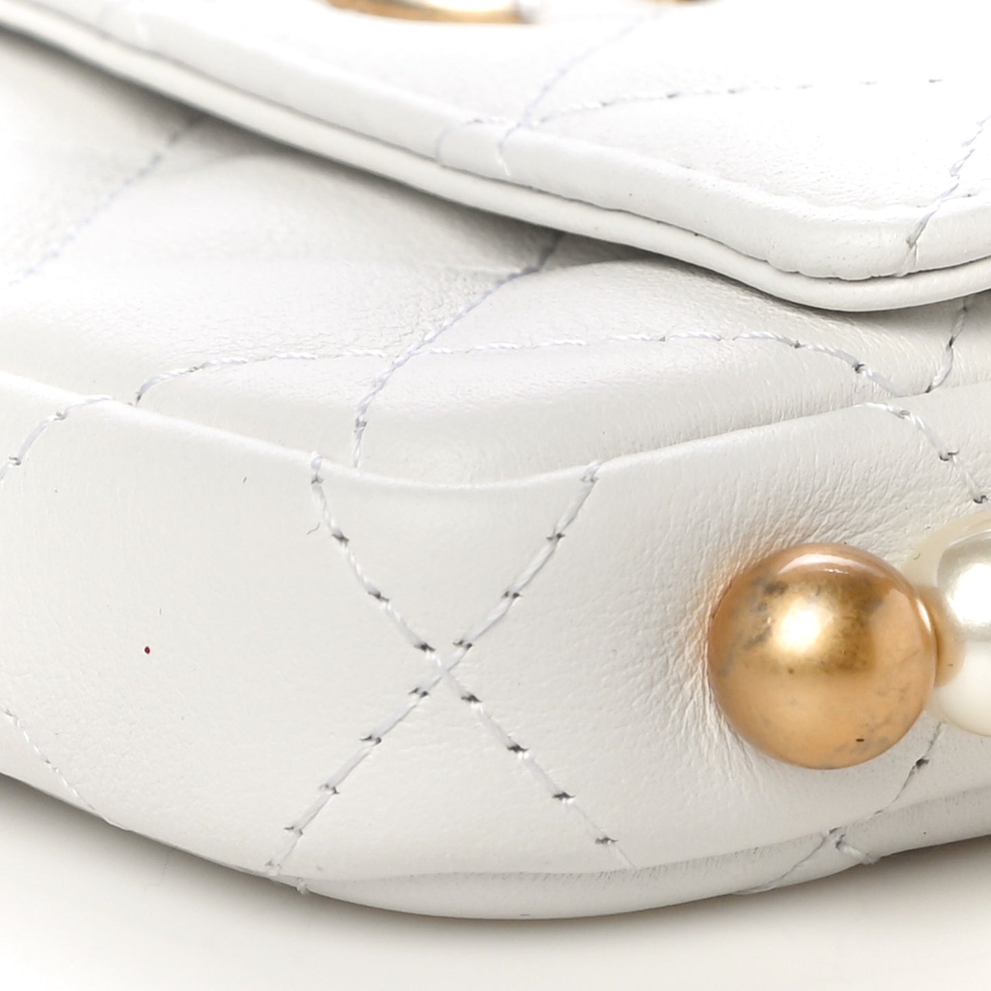 Calfskin Quilted About Pearls Card Holder Flap With Chain White